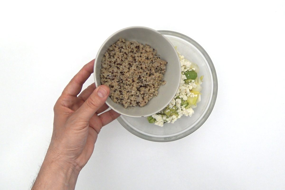 Ensalada de endivias con quinoa y aguacate
