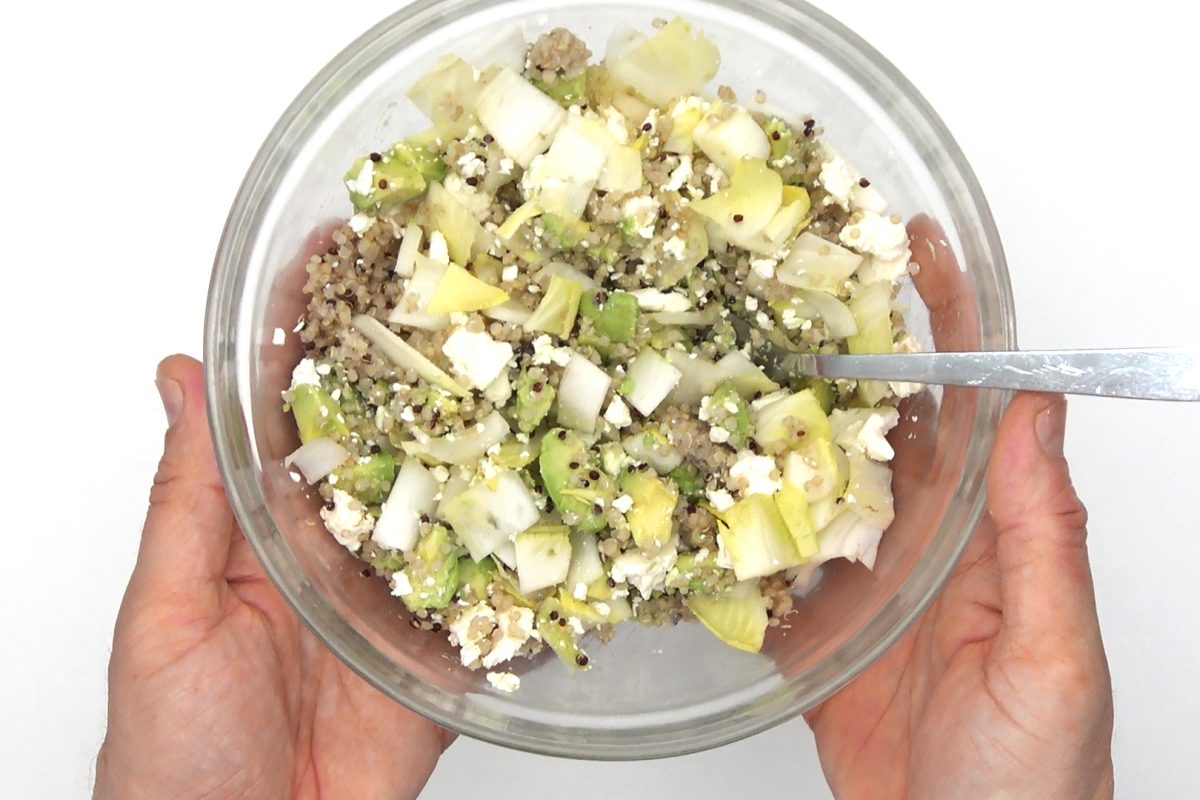 Ensalada de endivias con quinoa y aguacate