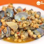 Garbanzos a la marinera con almejas y setas
