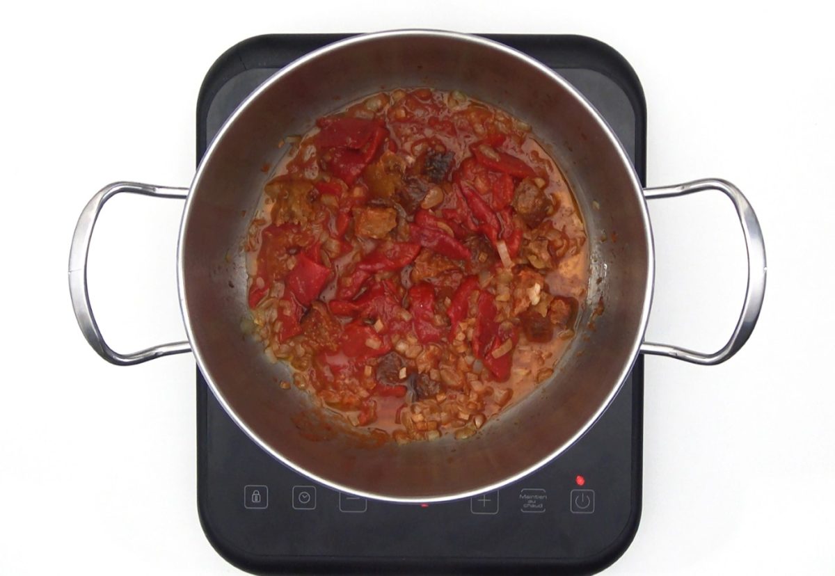 Merluza en salsa vizcaína. Una receta tradicional con pimientos