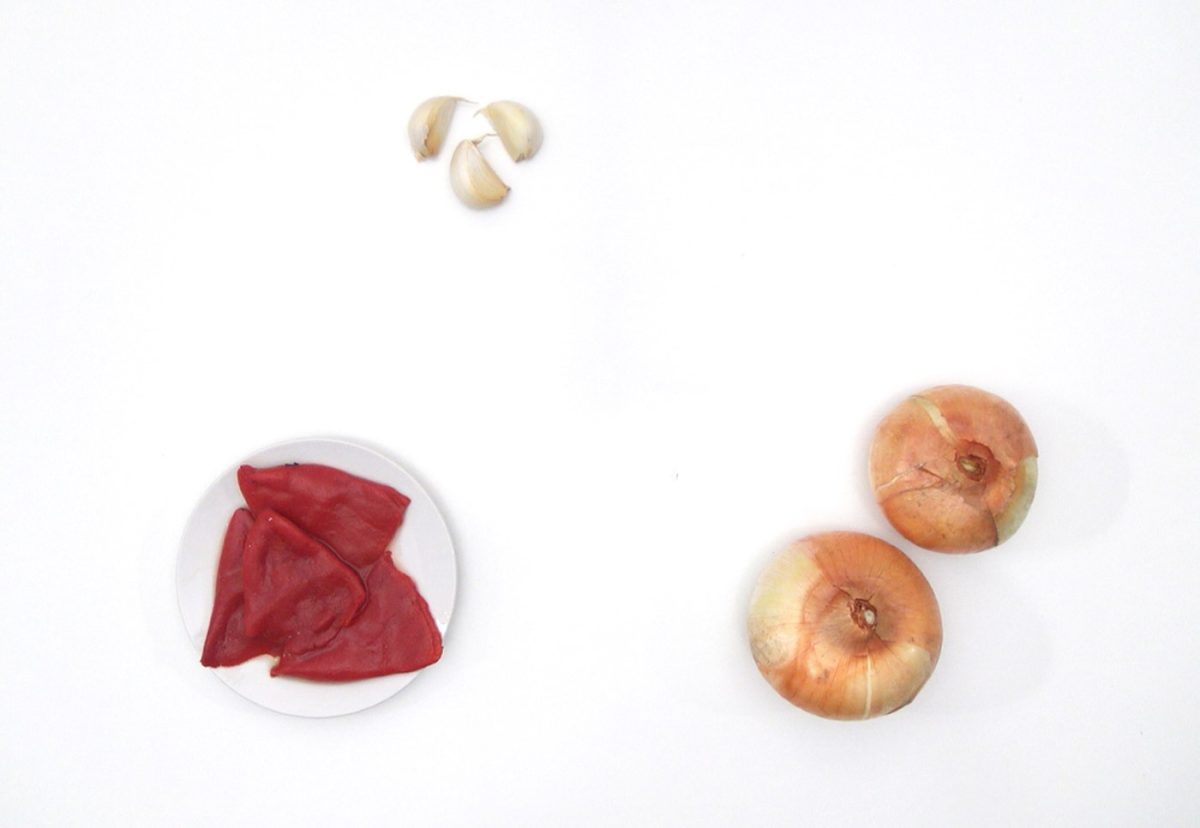 Merluza en salsa vizcaína. Una receta tradicional con pimientos