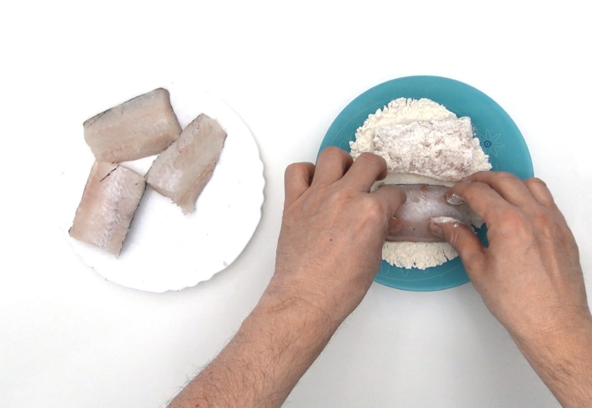 Merluza en salsa vizcaína. Una receta tradicional con pimientos