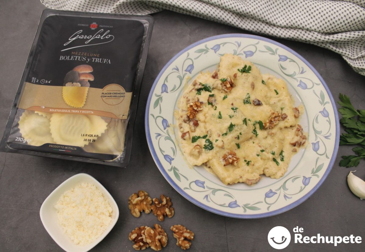 Mezzelune de boletus con trufa en salsa de nata y nueces