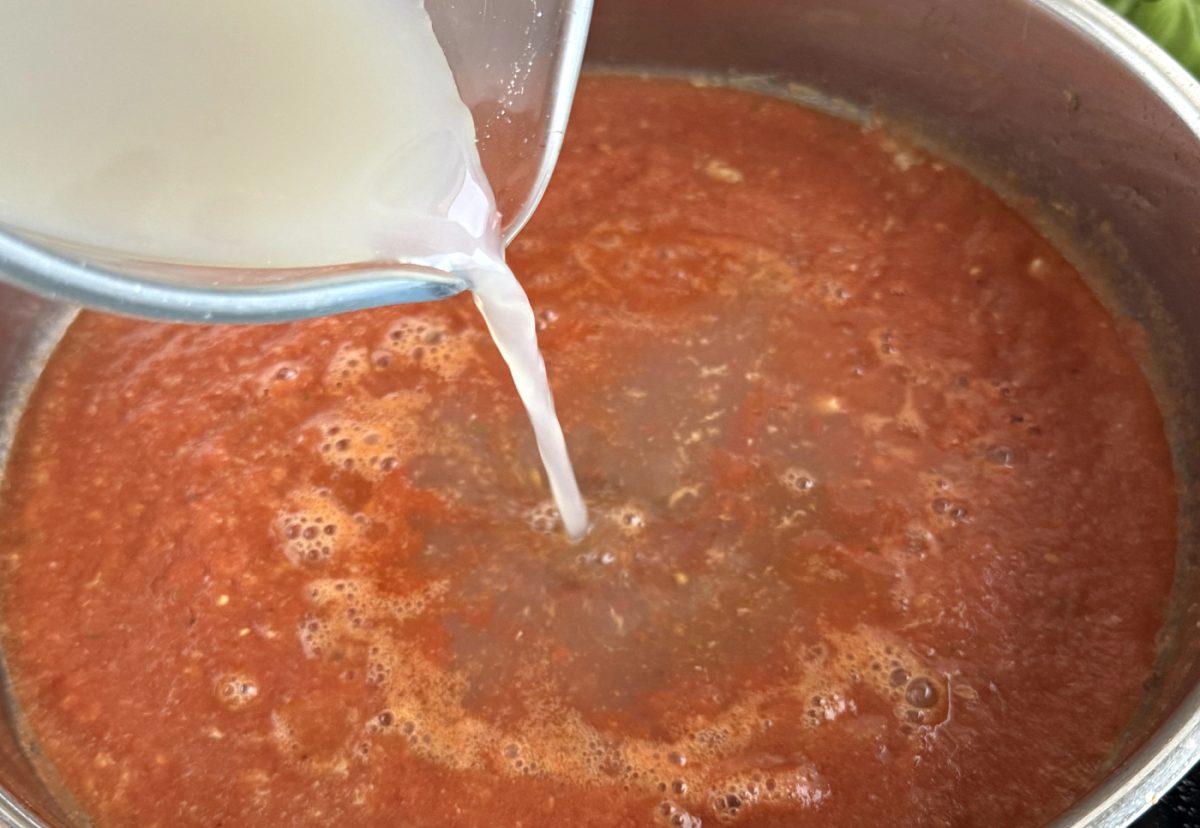 Pasta con salsa marinara con penne ziti rigate