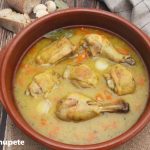 Pollo en salsa de la abuela, guiso casero y tradicional