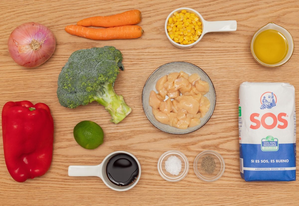 Wok de arroz con verduras y pollo. Un salteado perfecto para niños