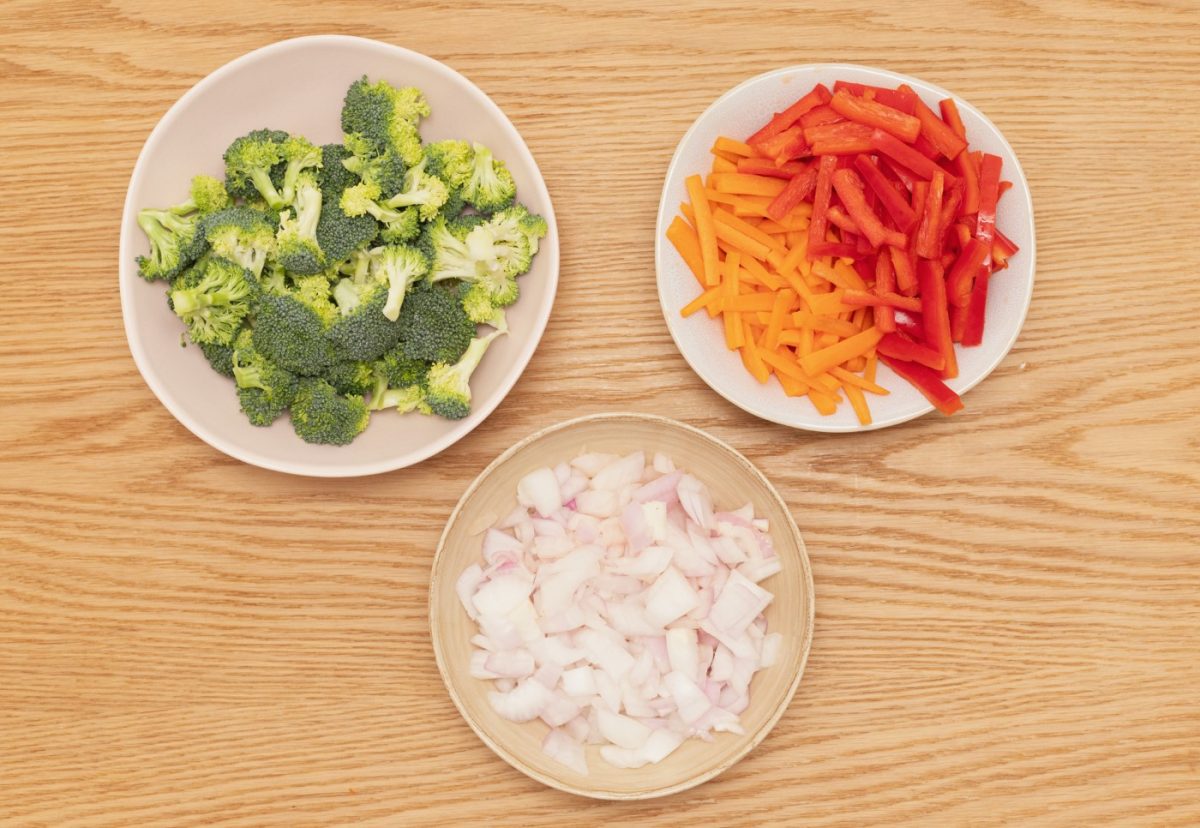 Wok de arroz con verduras y pollo. Un salteado perfecto para niños