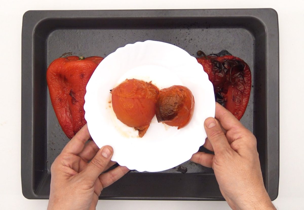 Zorongollo extremeño. La ensalada tradicional con pimientos asados