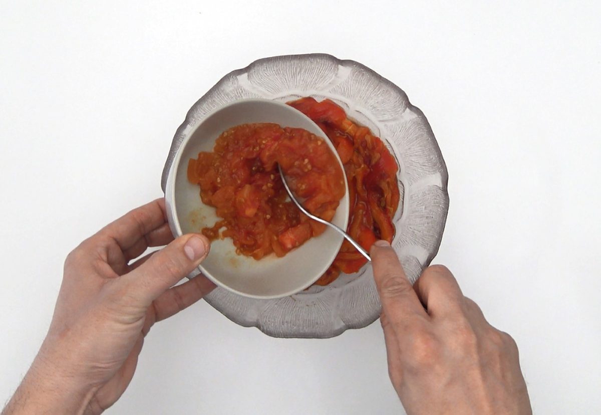 Zorongollo extremeño. La ensalada tradicional con pimientos asados