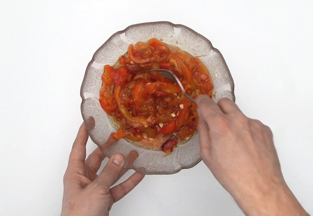 Zorongollo extremeño. La ensalada tradicional con pimientos asados