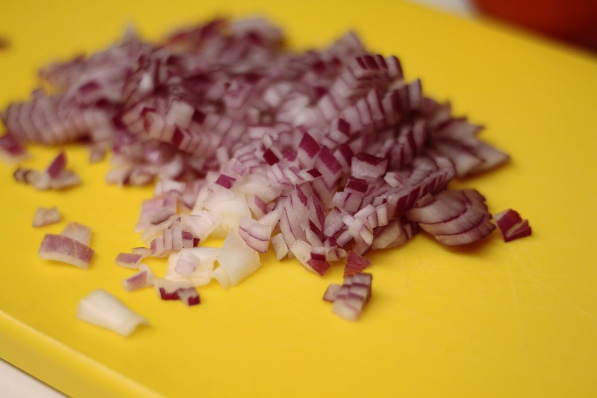 aguacate con tartar de langostinos paso 5