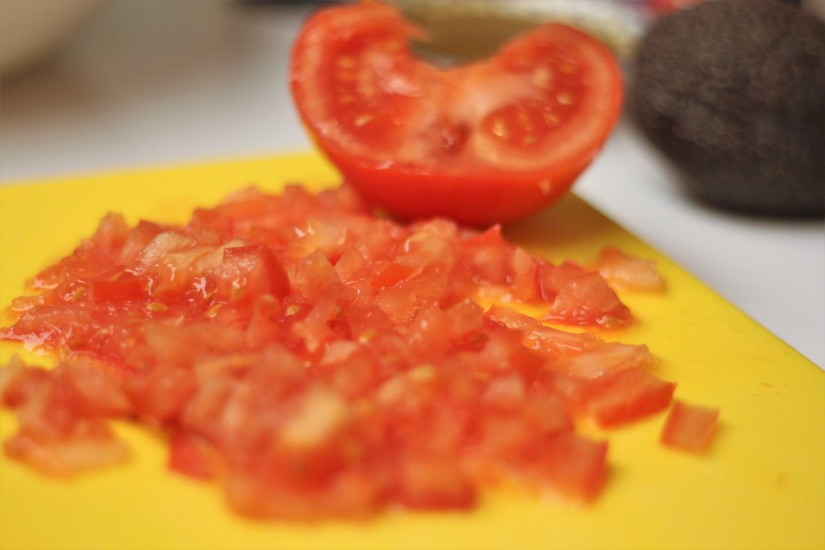 aguacate con tartar de langostinos paso 6