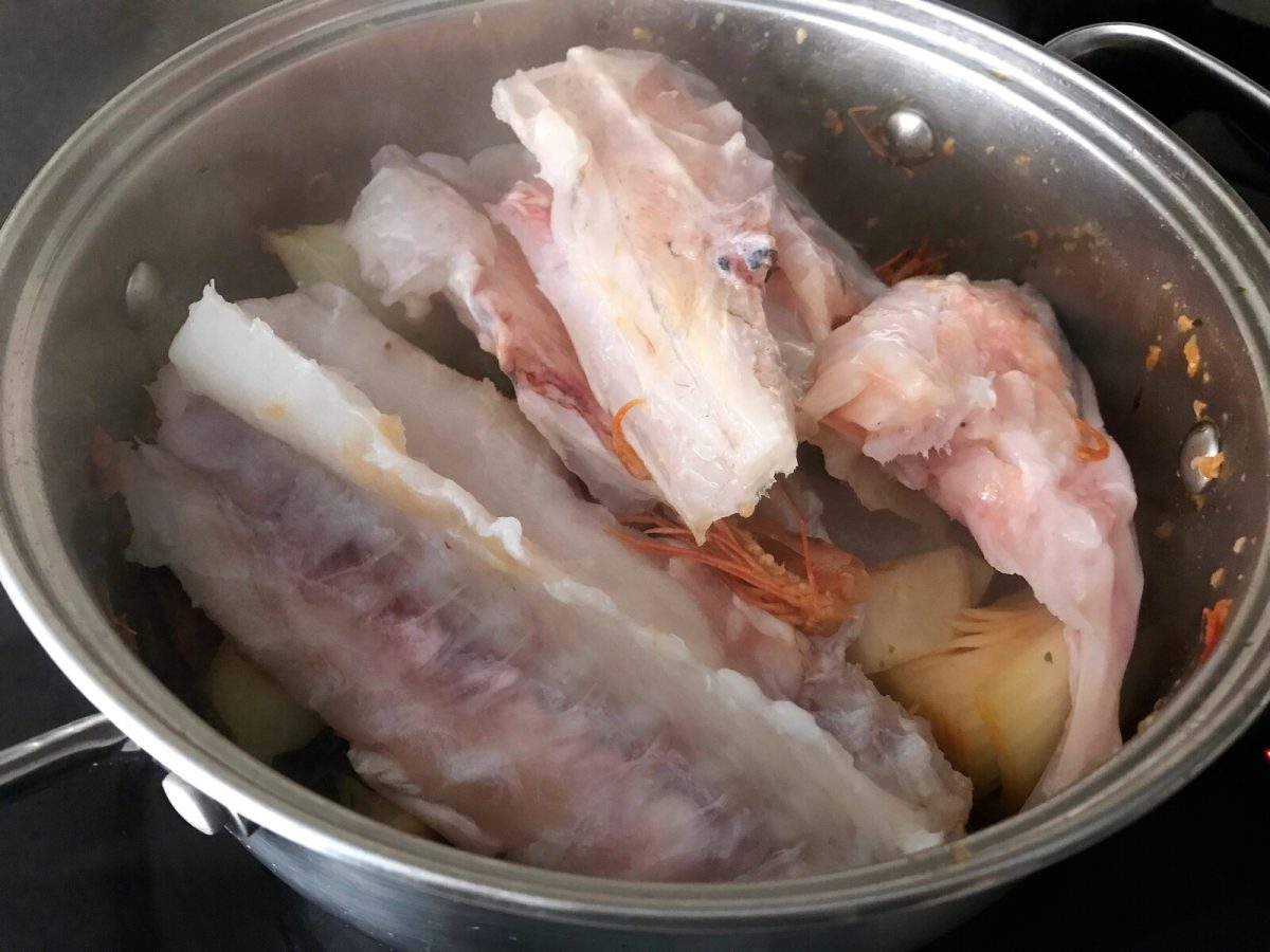fumet o caldo de pescado paso 6