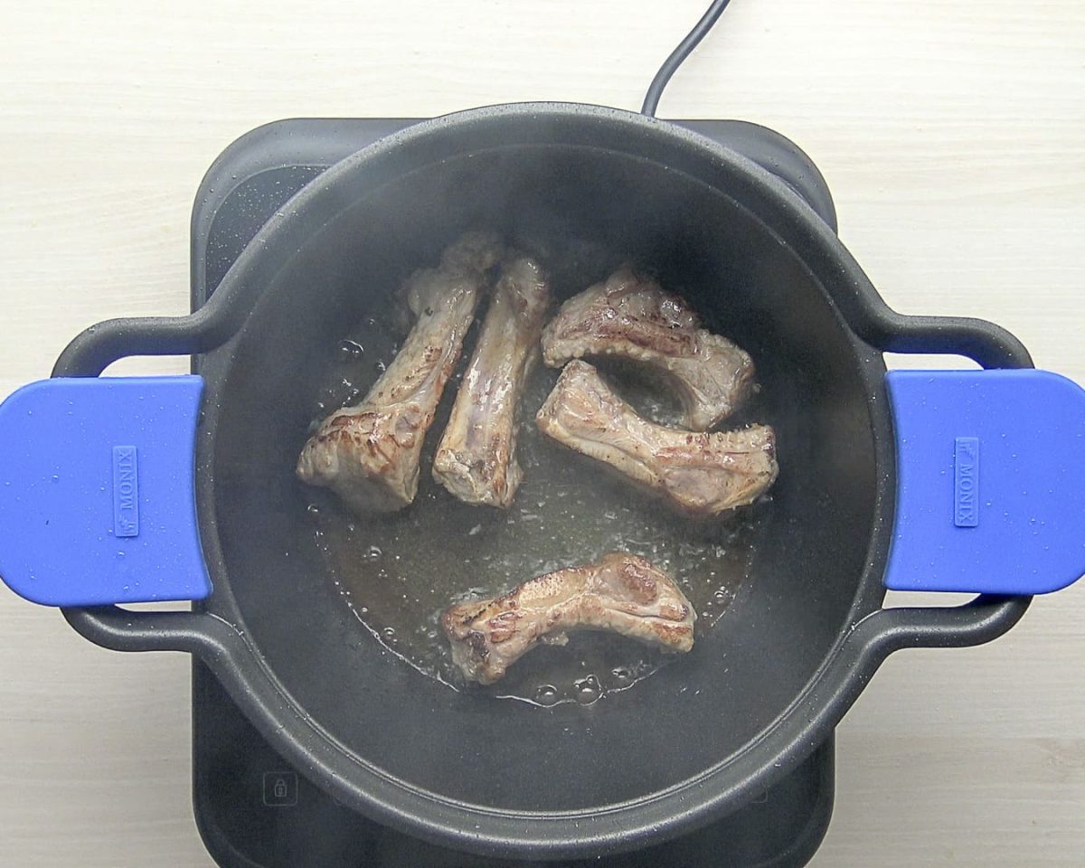 Estofado de costillas con patatas paso 4