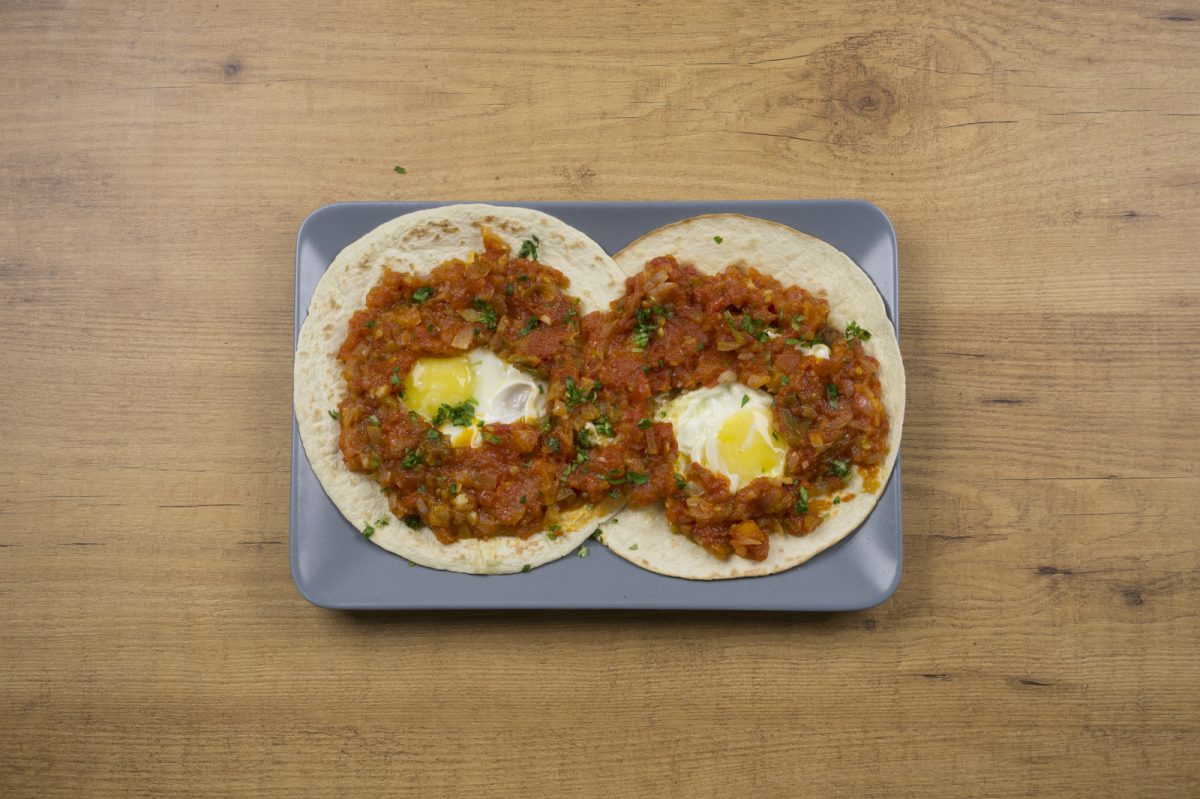 Cómo hacer huevos rancheros. Receta de un desayuno a la mexicana