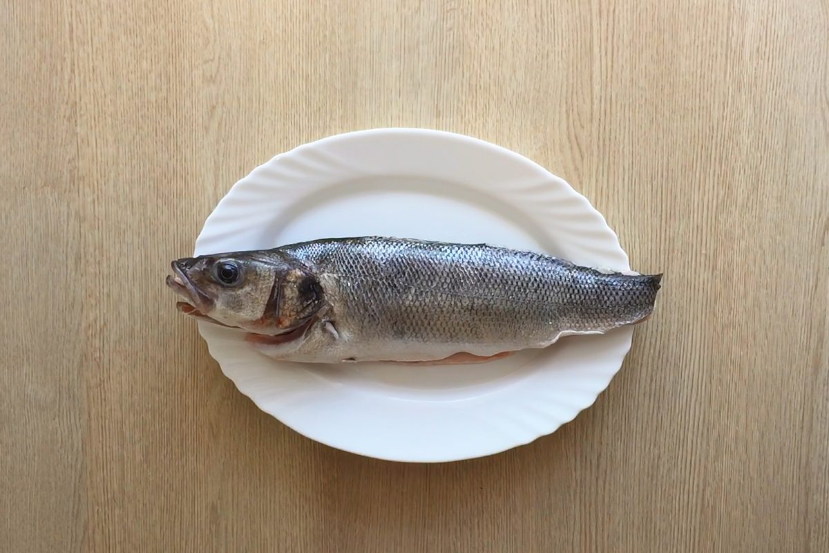 lubina a la espalda paso 1