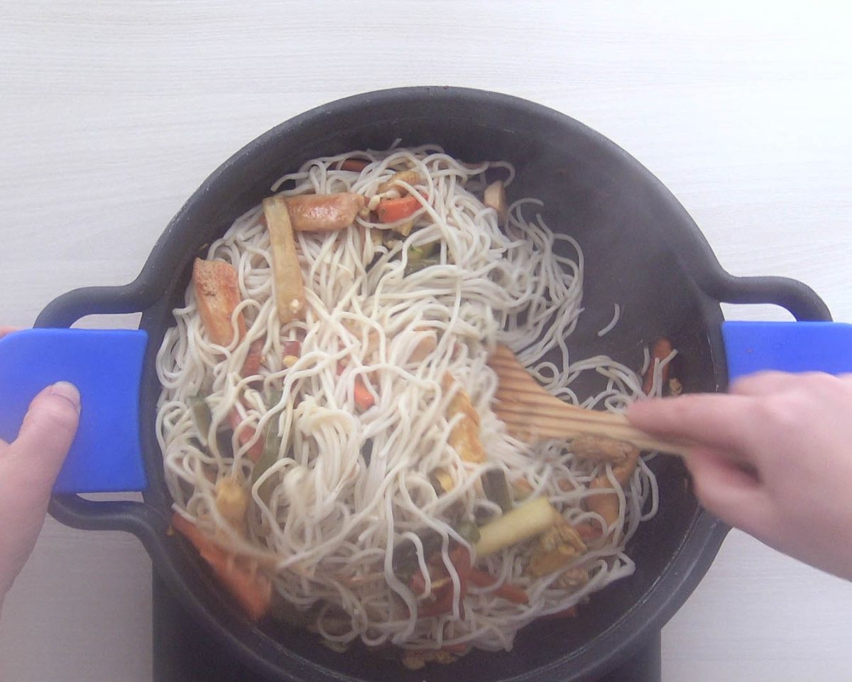 noodles con pollo y verduras paso 11