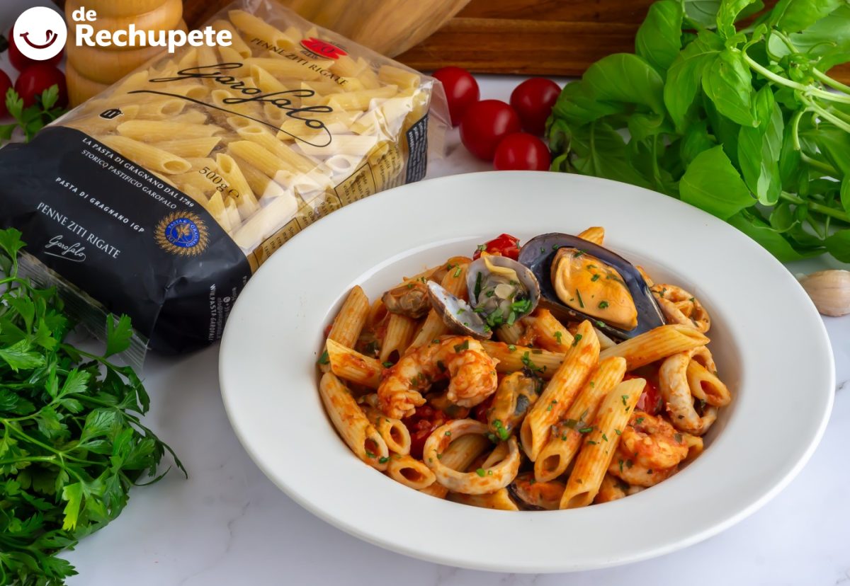 Pasta con salsa marinara con penne ziti rigate paso a paso