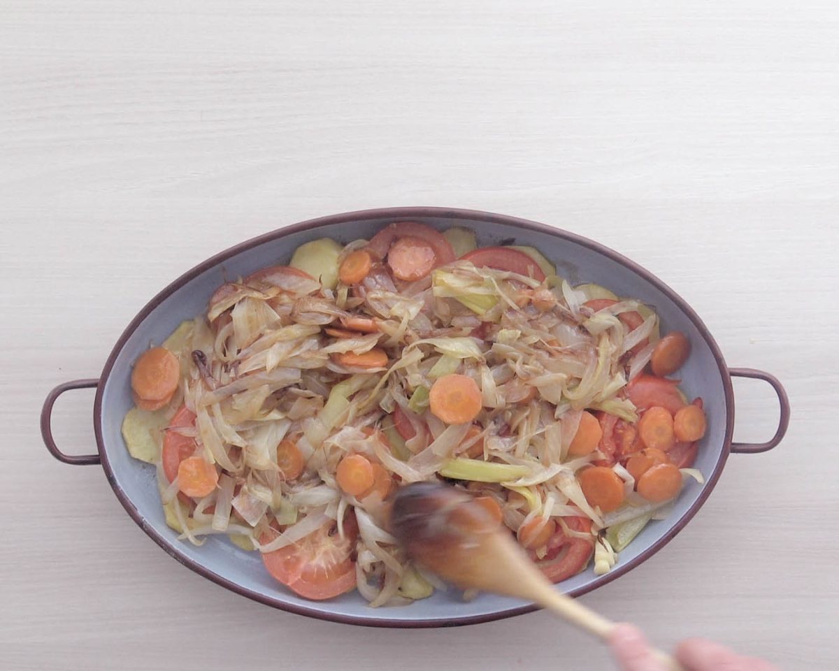 salmón al horno con patatas y verduras paso 13