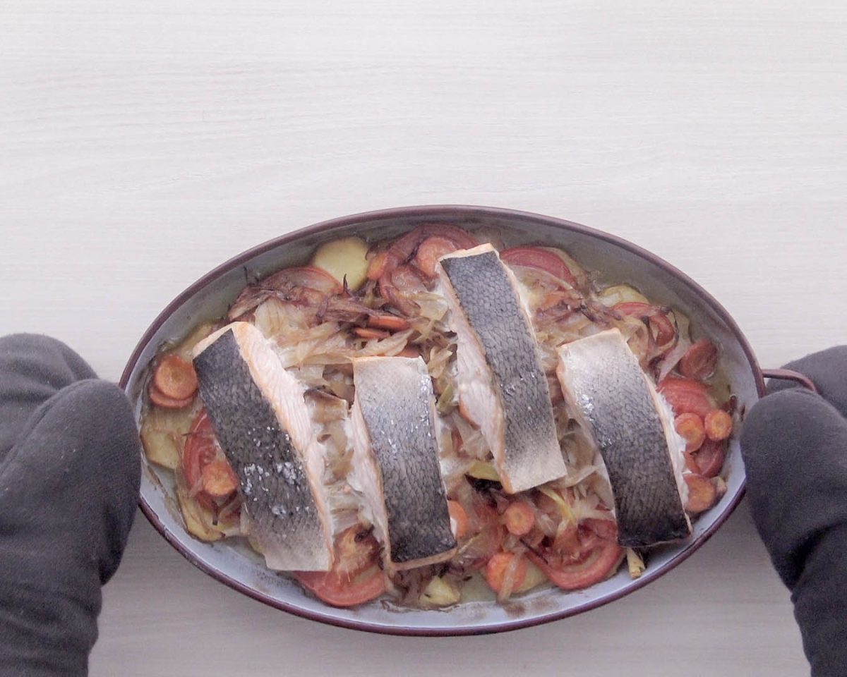 salmón al horno con patatas y verduras paso 16