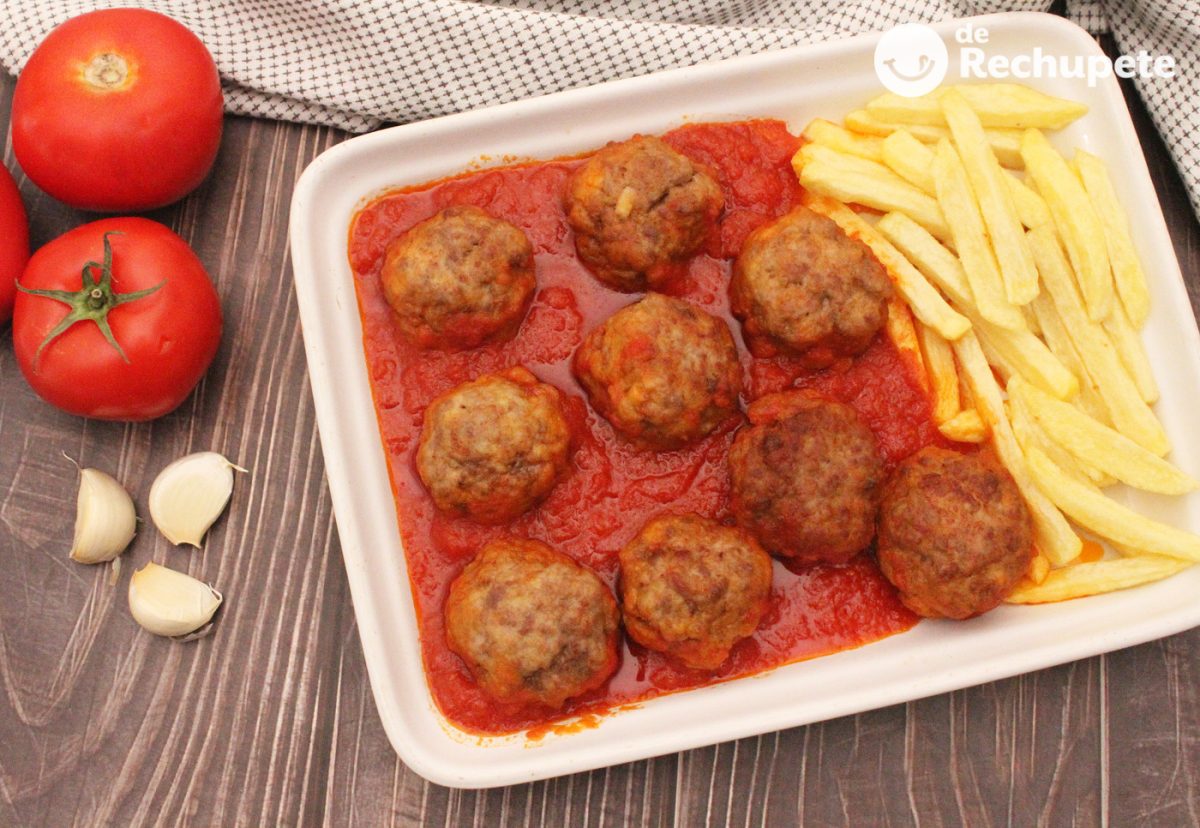 Albóndigas caseras en salsa de tomate