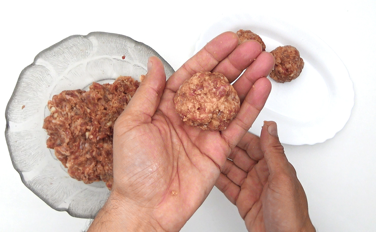 Albóndigas caseras en salsa de tomate