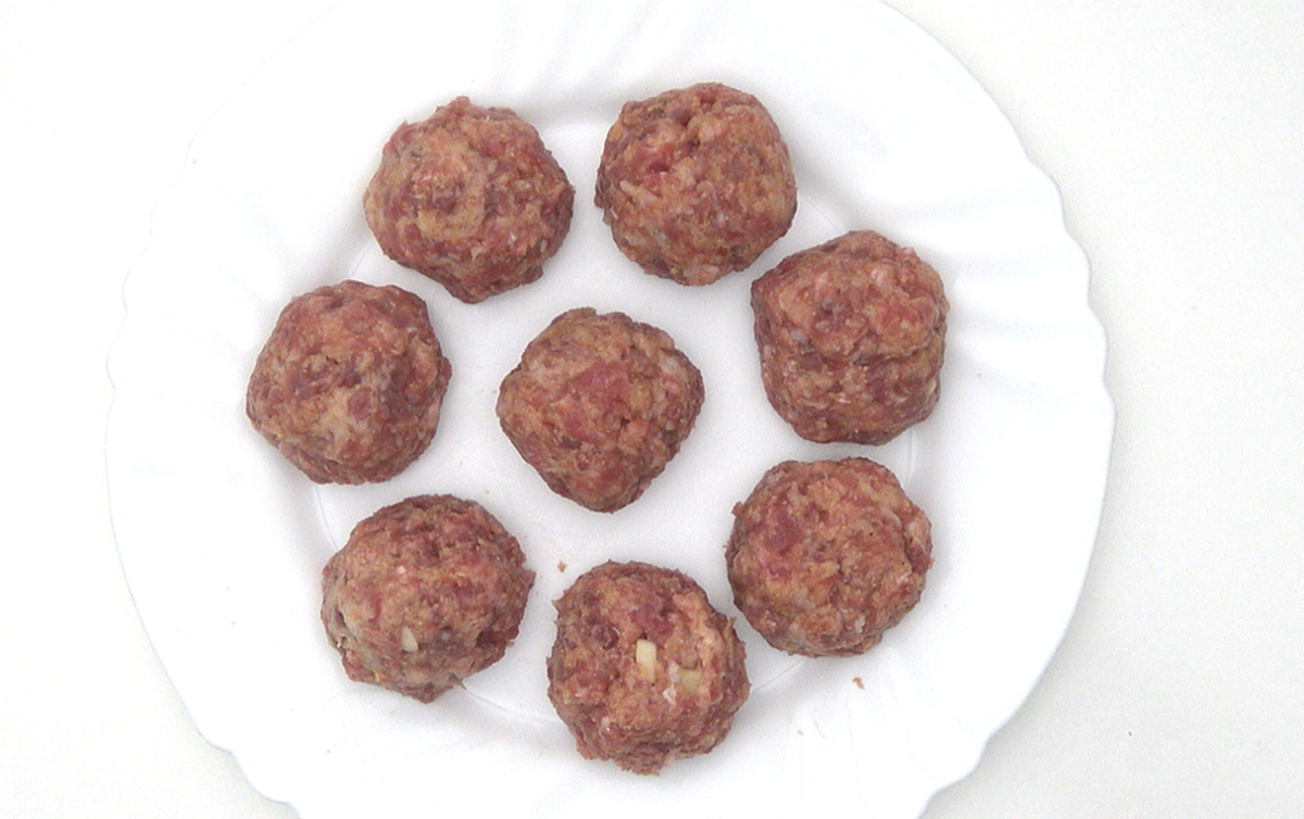 Albóndigas caseras en salsa de tomate