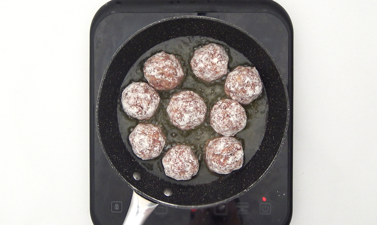 Albóndigas caseras en salsa de tomate