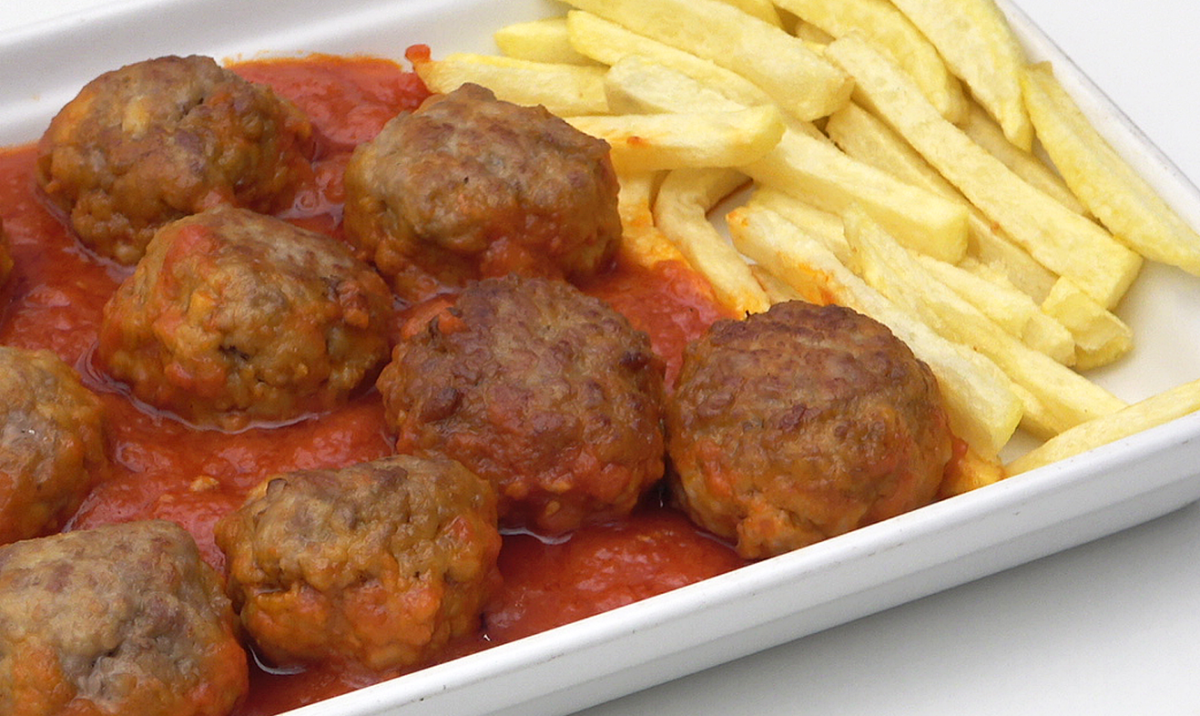Albóndigas caseras en salsa de tomate