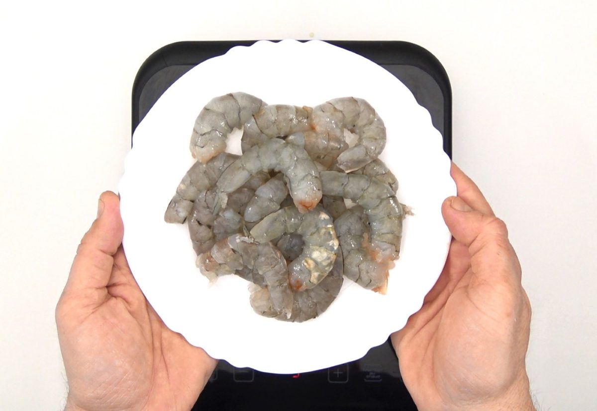 Alubias con langostinos. Receta fácil para disfrutar en casa