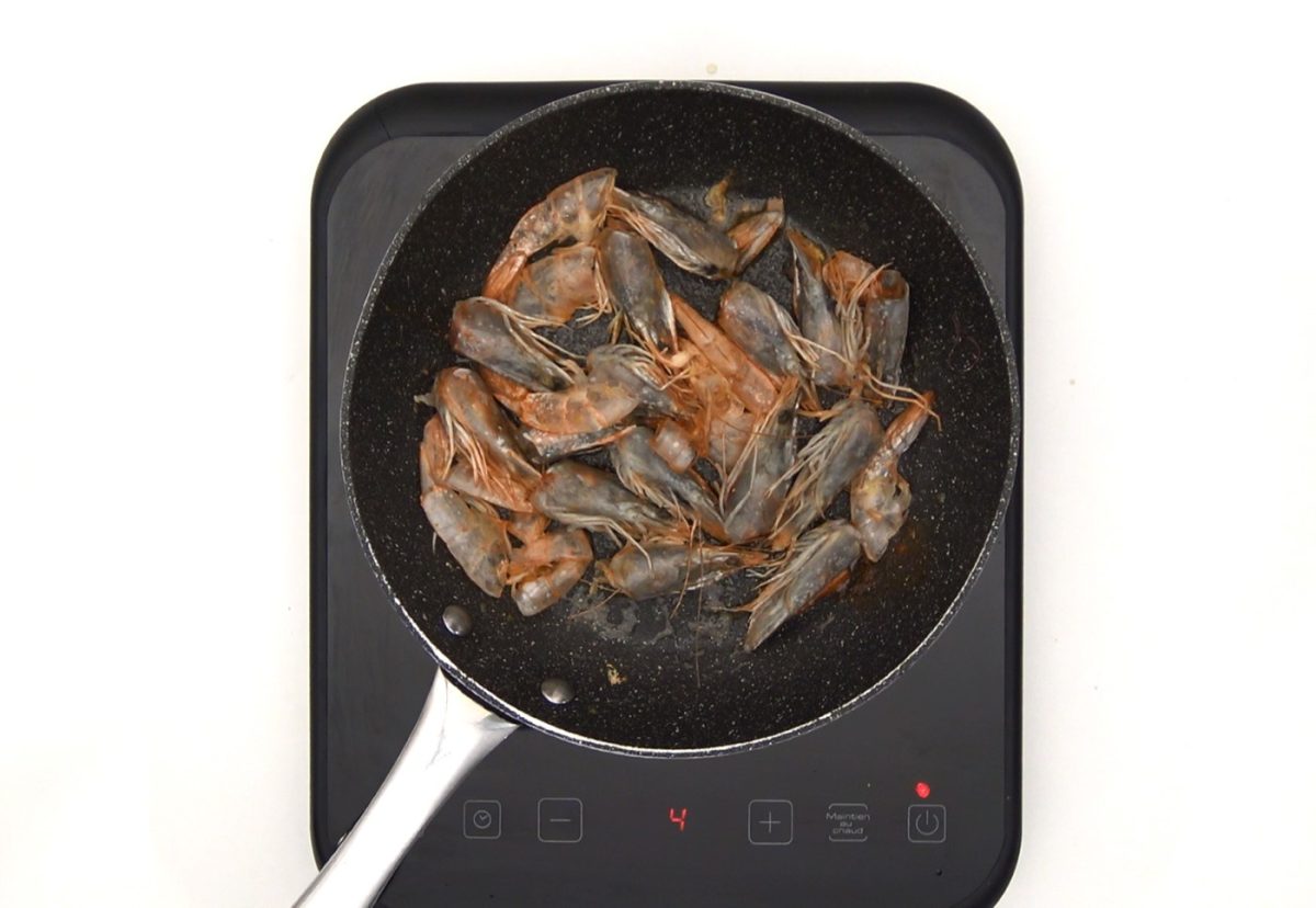 Alubias con langostinos. Receta fácil para disfrutar en casa