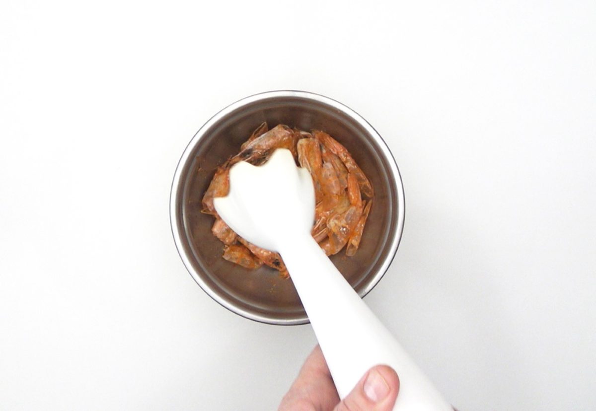 Alubias con langostinos. Receta fácil para disfrutar en casa