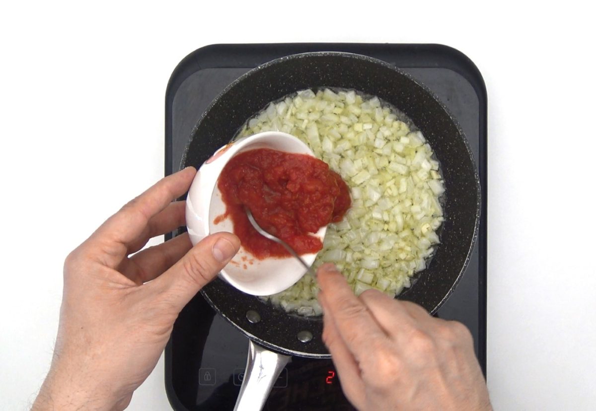 Alubias con langostinos. Receta fácil para disfrutar en casa