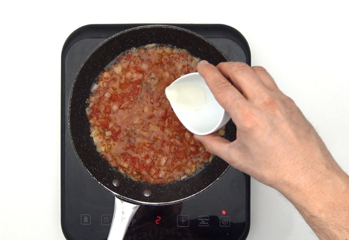 Alubias con langostinos. Receta fácil para disfrutar en casa