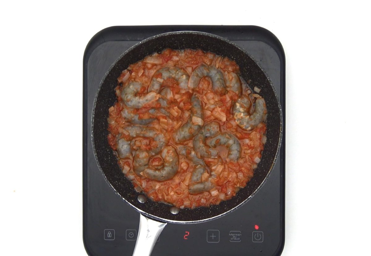 Alubias con langostinos. Receta fácil para disfrutar en casa