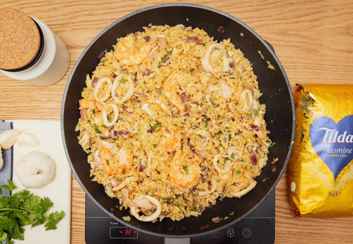 Arroz frito con curry estilo Thai. Receta fácil y rápida