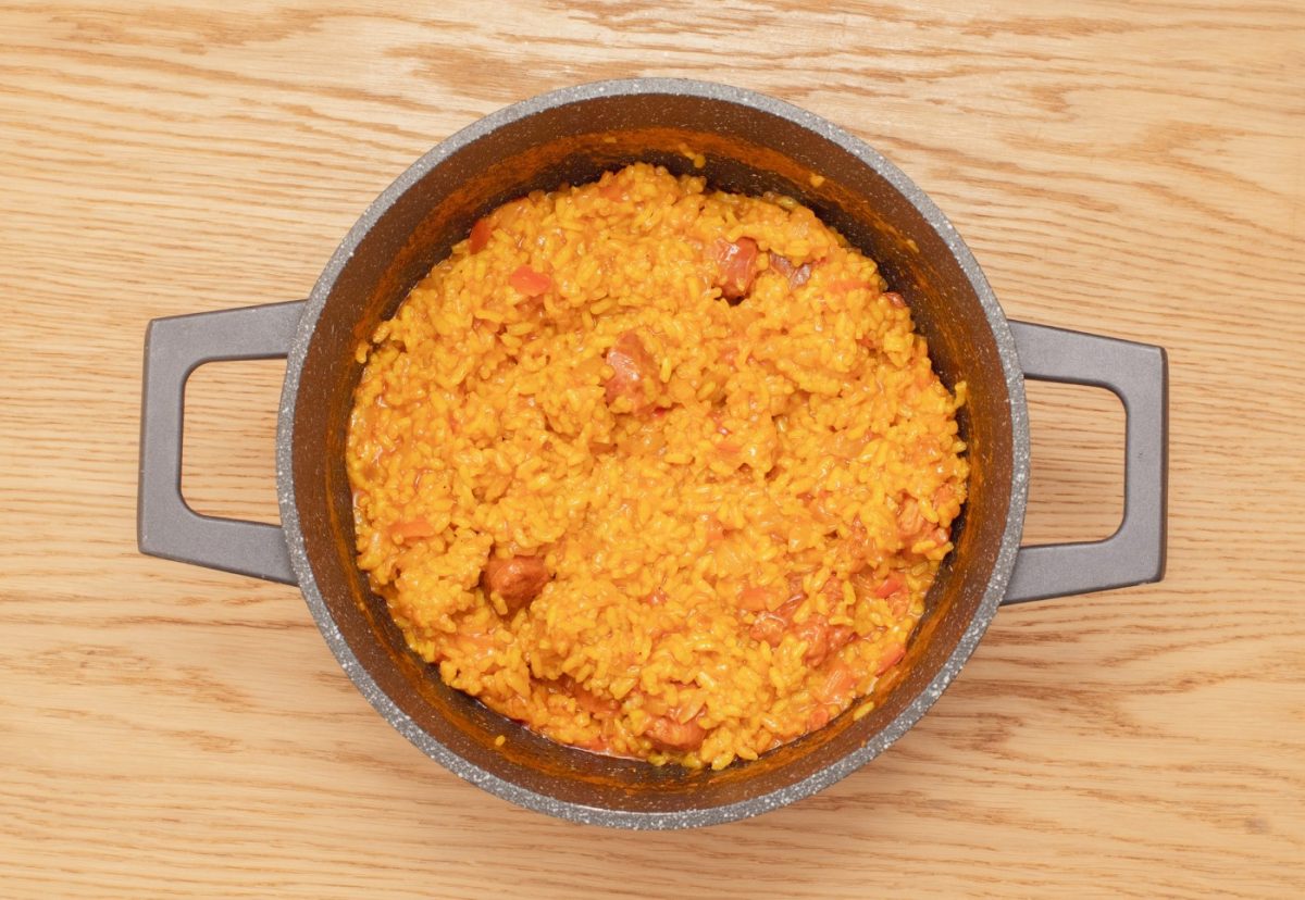 Arroz con chorizo. Un plato rápido y delicioso paso a paso