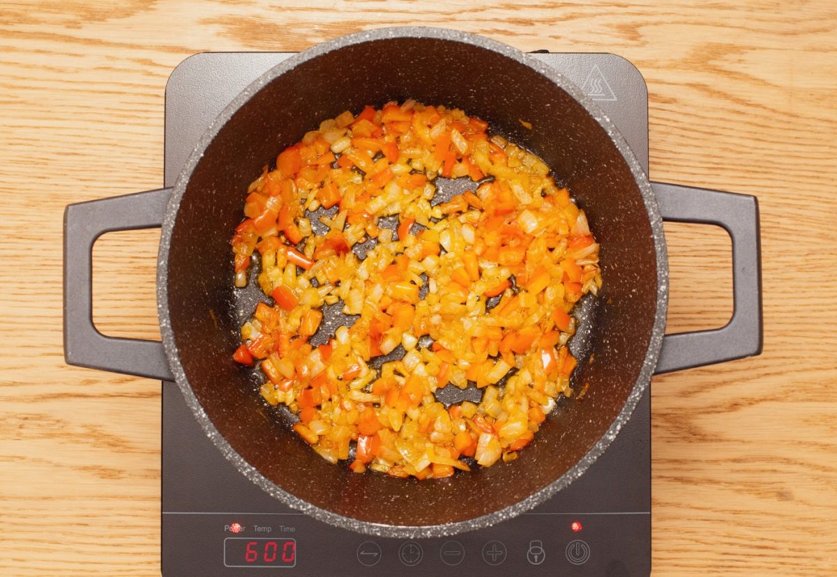 Arroz con chorizo. Un plato rápido y delicioso paso a paso