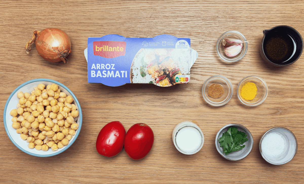Curry de garbanzos con arroz basmati. Receta lista en 25 minutos