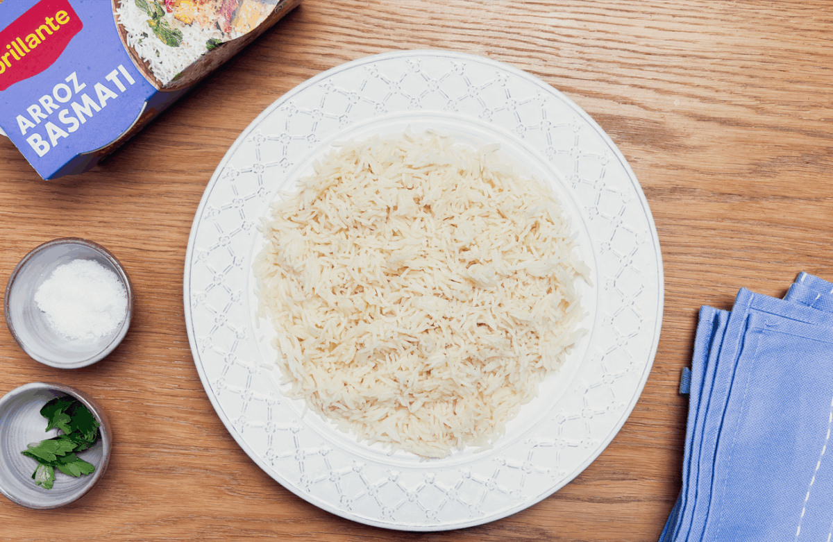 Curry de garbanzos con arroz basmati. Receta lista en 25 minutos
