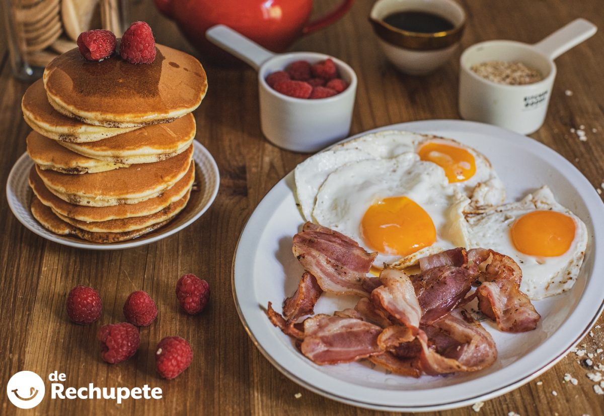Cómo hacer un desayuno americano: pancakes, bacon y huevos