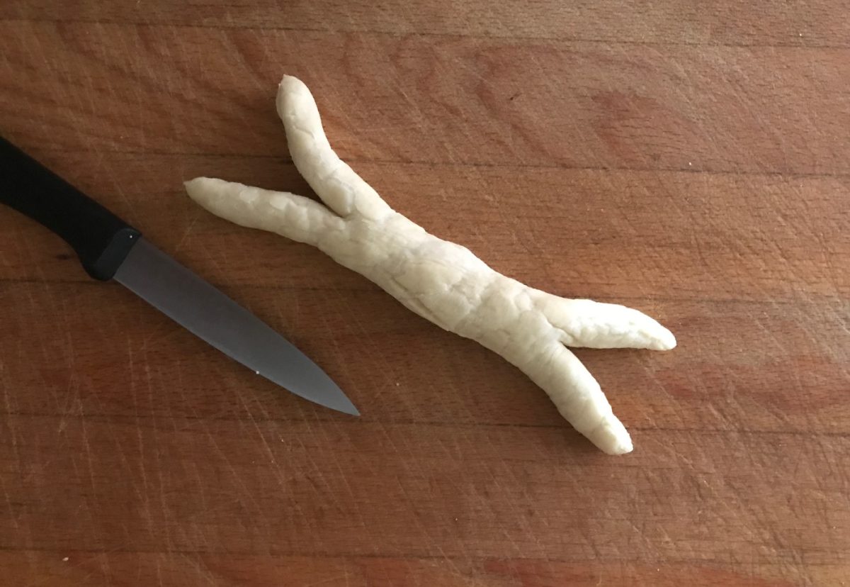 Huesos de pan para Halloween. Una masa hecha con leche y miel