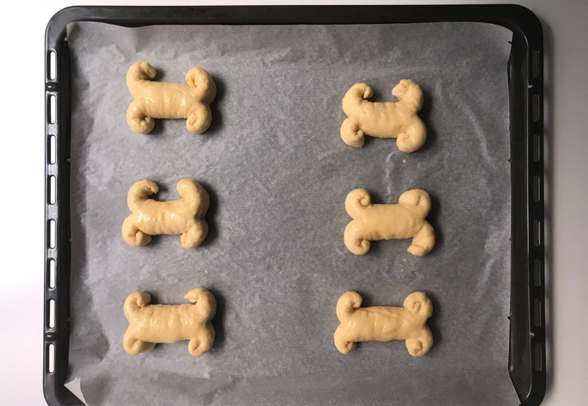 Huesos de pan para Halloween. Una masa hecha con leche y miel