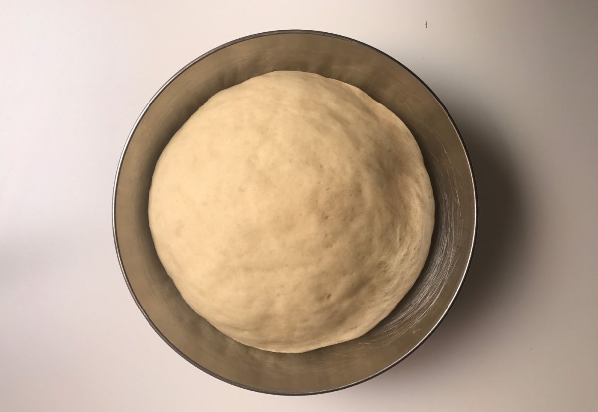 Huesos de pan para Halloween. Una masa hecha con leche y miel