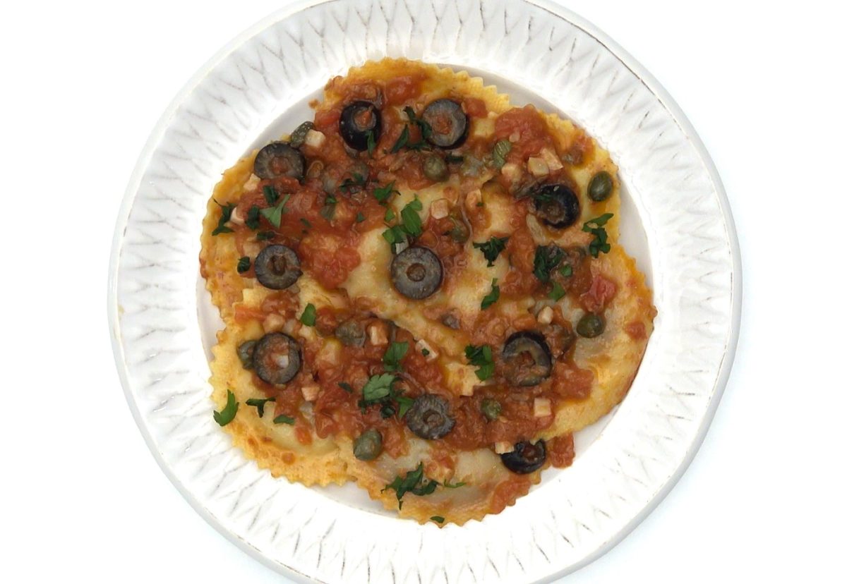Mezzelune rellenos de ternera y merlot en salsa Puttanesca