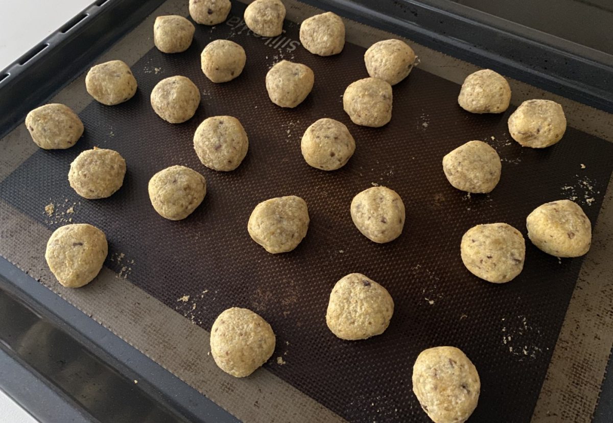 Panellets o castañas de almendra con chocolate