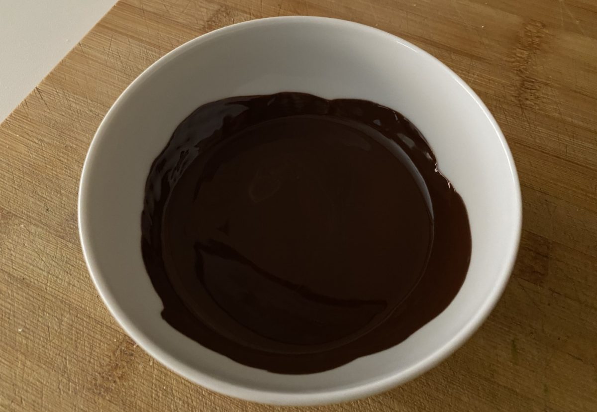 Panellets o castañas de almendra con chocolate