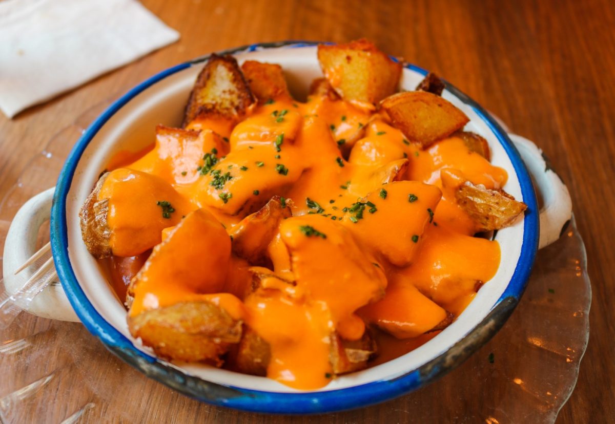 Historia de las patatas bravas. Origen, curiosidades y consejos