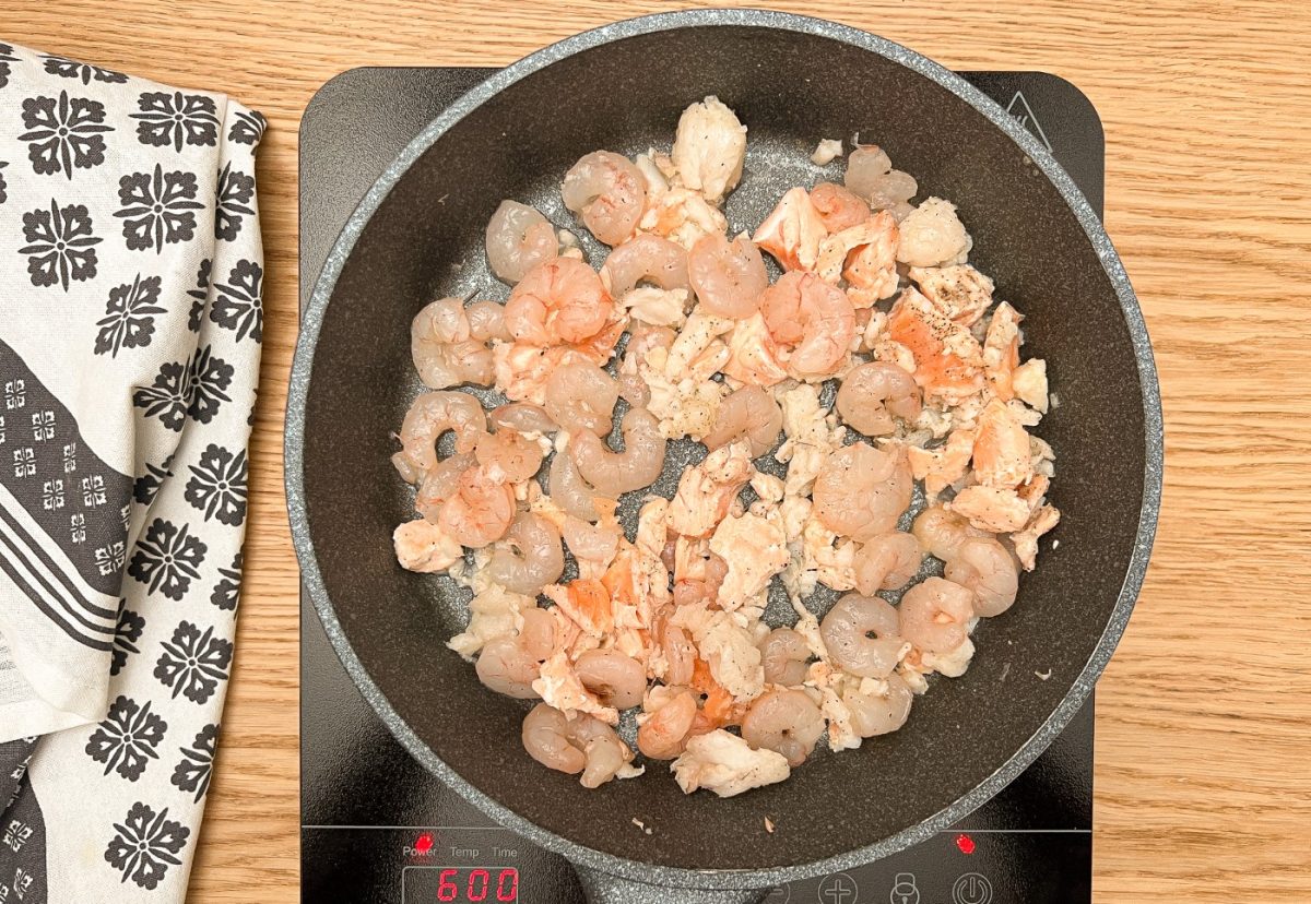 Quiche de merluza y salmón con langostinos