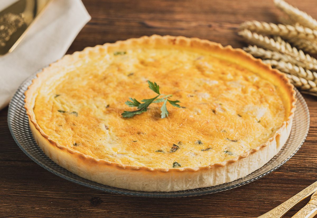 Quiche de merluza y salmón con langostinos